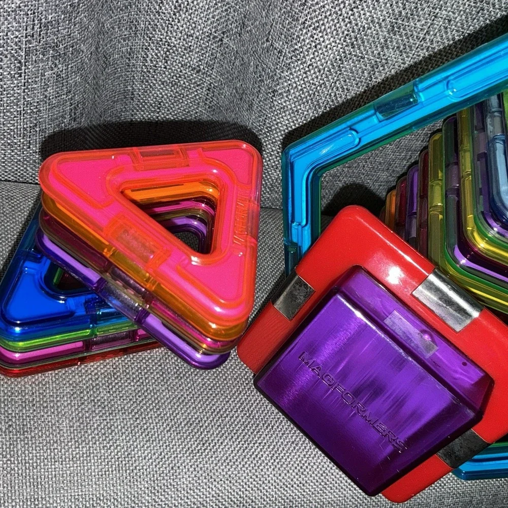 Magformers magnetic building